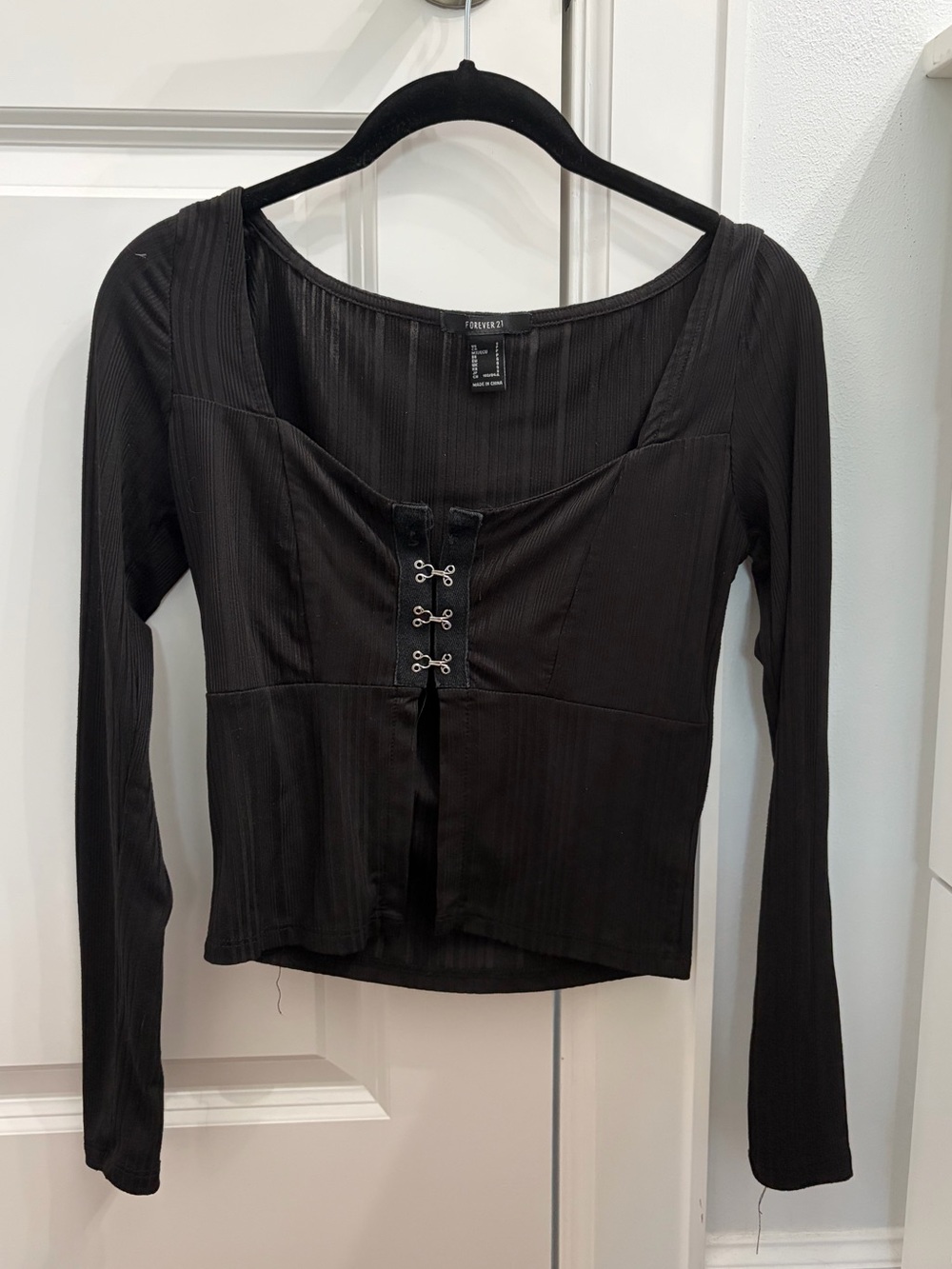 Forever 21 Black Long-Sleeve Hook-Front Ribbed Top
